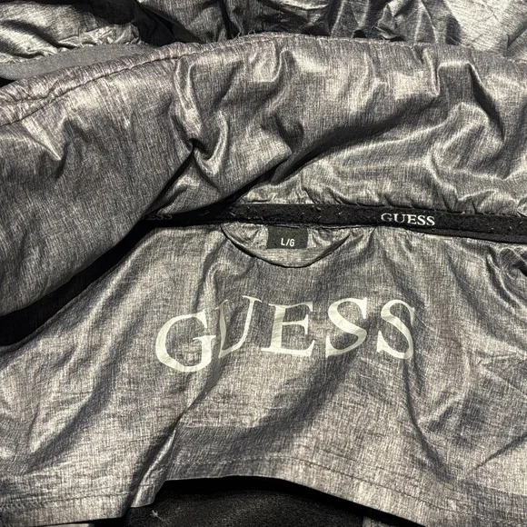 Guess Women’s Gray & Black Quilted Puffer Light Jacket Sz Large Hooded Full Zip - Picture 4 of 8